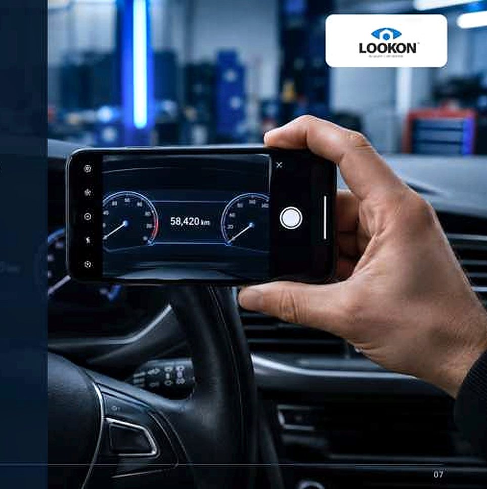 Fotografia del quadro strumenti con il chilometraggio, scattata dall'app LOOKON